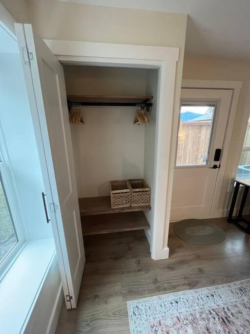Modern Studio With Soft Tub And Mountain Views - Ratcliffe Guest Suite Duncan Eksteriør billede
