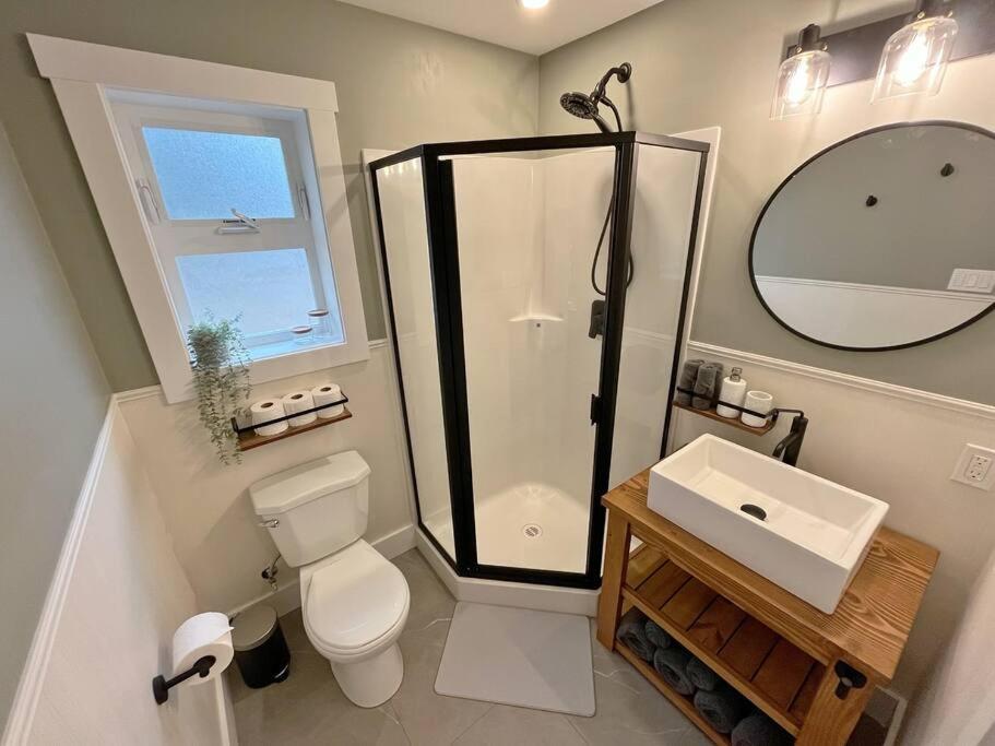 Modern Studio With Soft Tub And Mountain Views - Ratcliffe Guest Suite Duncan Eksteriør billede