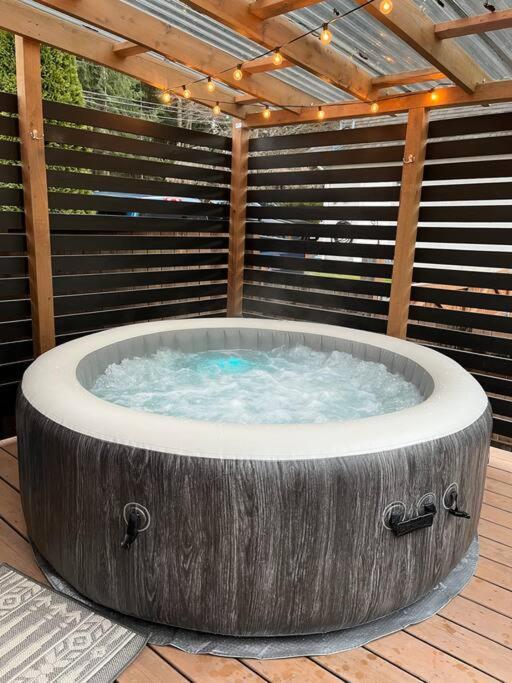 Modern Studio With Soft Tub And Mountain Views - Ratcliffe Guest Suite Duncan Eksteriør billede